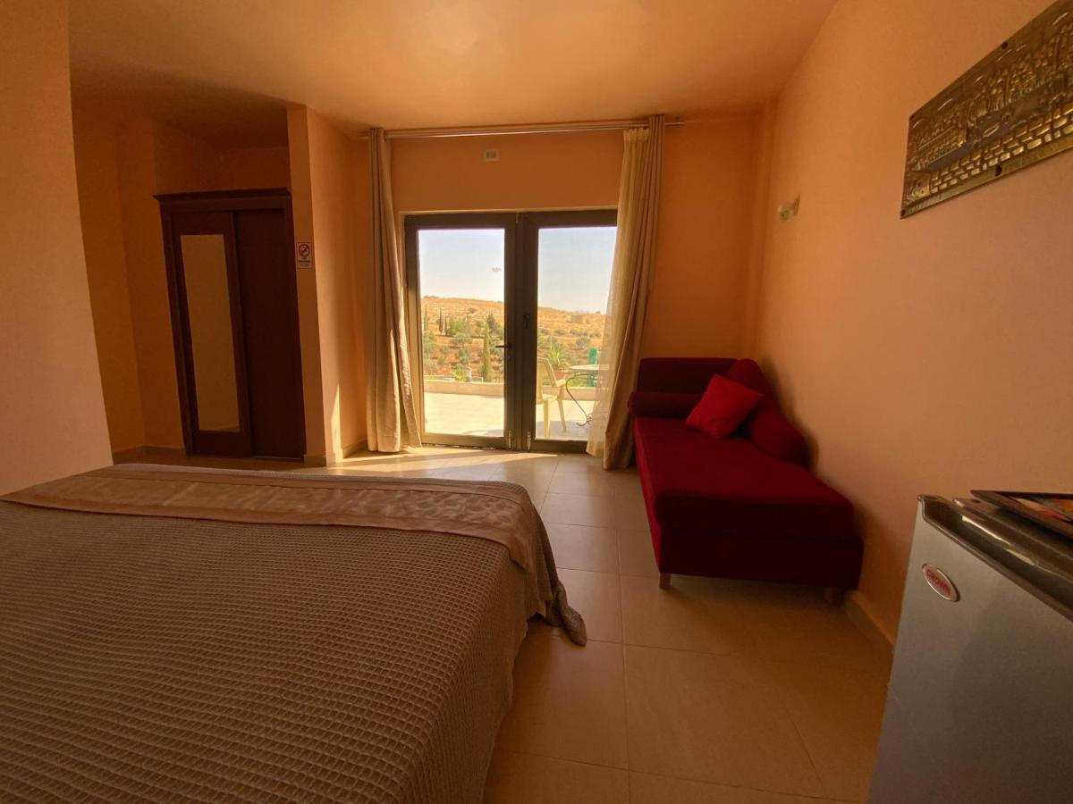 Villa Town Of Mount Nebo à Madaba Extérieur photo