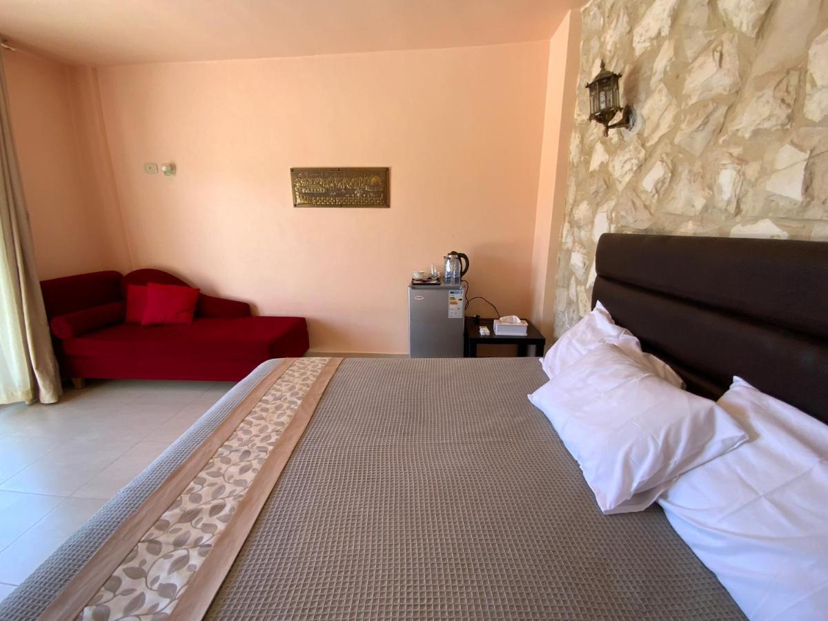 Villa Town Of Mount Nebo à Madaba Extérieur photo