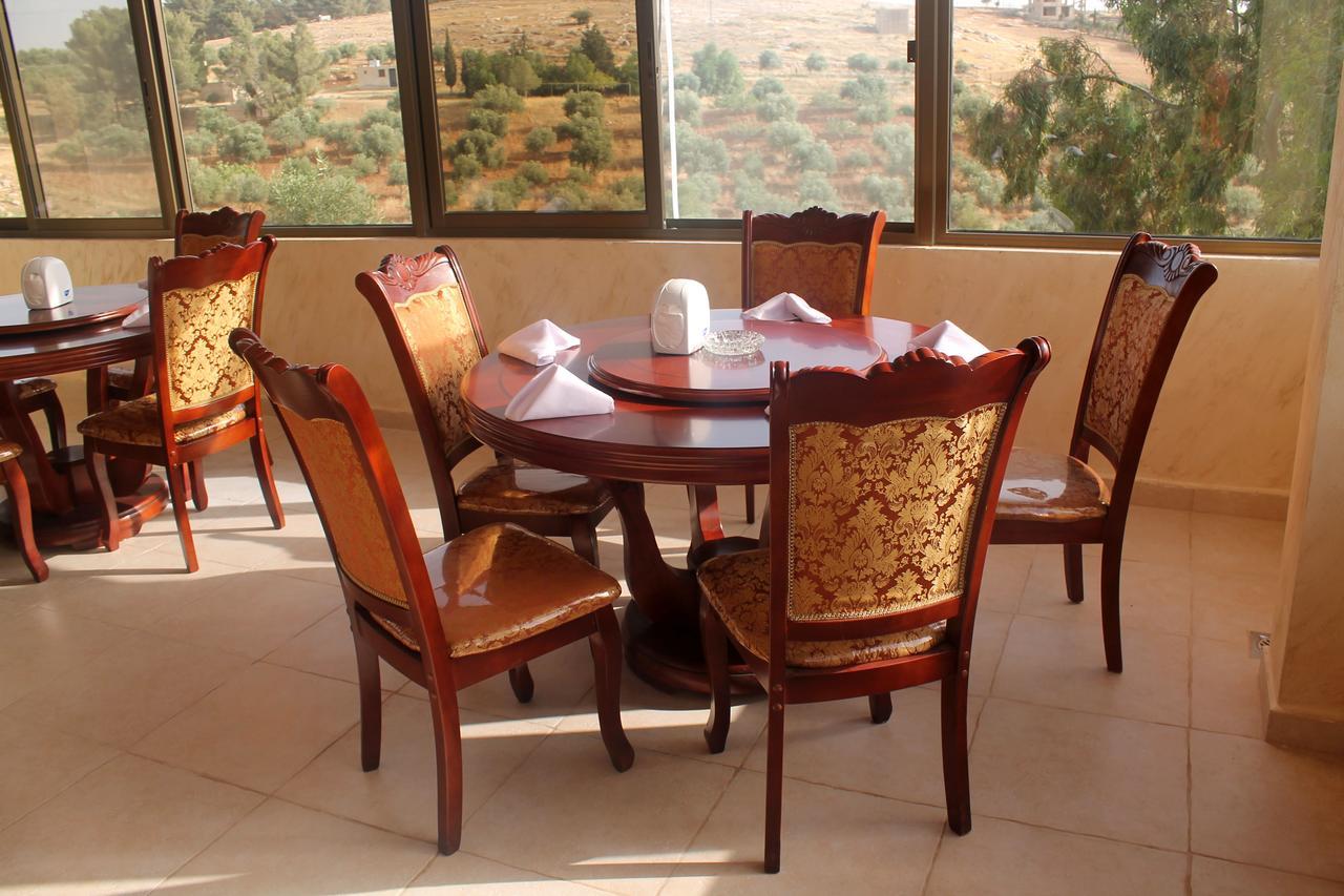 Villa Town Of Mount Nebo à Madaba Extérieur photo