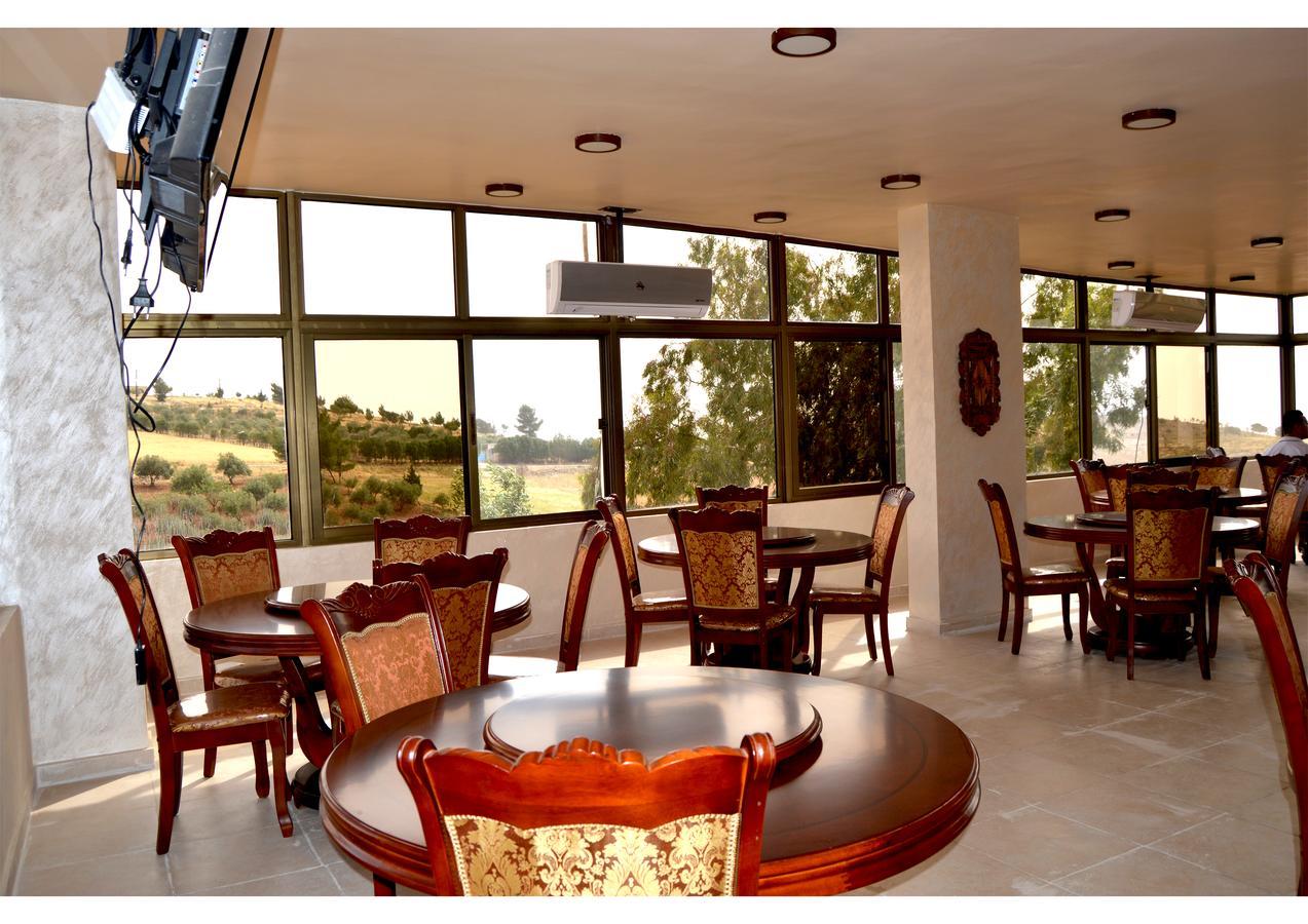 Villa Town Of Mount Nebo à Madaba Extérieur photo